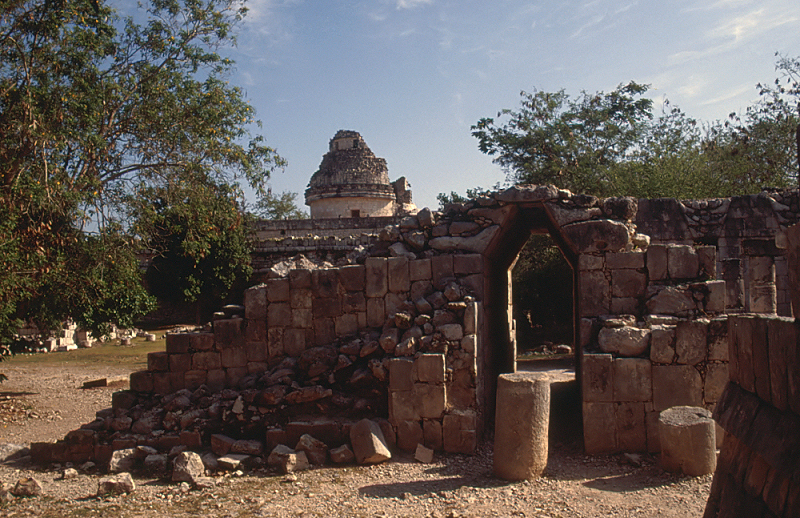 174_Chichen Itza, bij de sterrenwacht.jpg